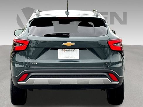 Used 2025 Chevrolet Trax LT FWD image 18