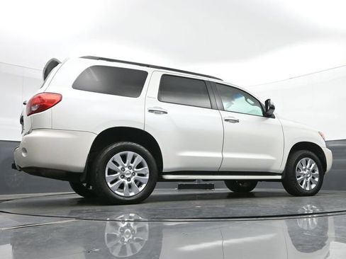 Used 2017 Toyota Sequoia Platinum AWD/4WD image 39
