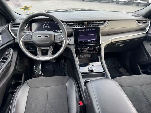 Used 2024 Jeep Grand Cherokee L Laredo image 6