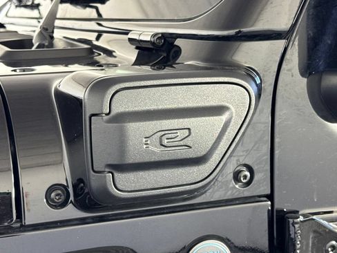 Certified 2025 Jeep Wrangler Unlimited Sahara AWD/4WD image 47