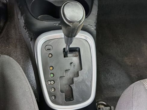 Used 2017 Toyota Yaris L w/ Carpet Mat Package FWD image 22