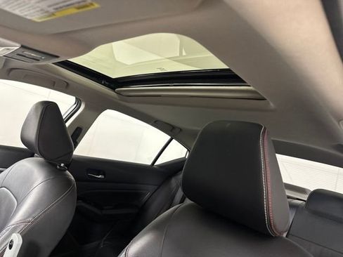 Used 2023 Nissan Altima 2.5 SR w/ SR Premium Package image 12