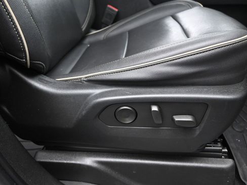 Used 2023 GMC Yukon SLT image 16