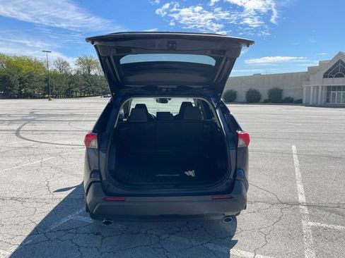 Used 2021 Toyota RAV4 XLE w/ XLE Grade Weather Package AWD/4WD image 18