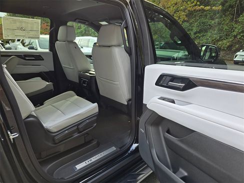 New 2026 Chevrolet Suburban Premier image 14