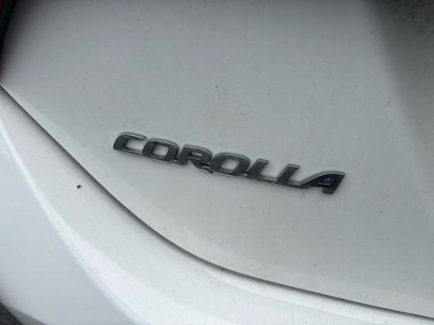 Used 2015 Toyota Corolla LE FWD image 18