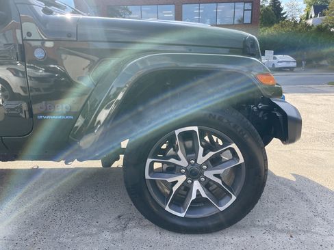 Used 2024 Jeep Wrangler Sport S image 7