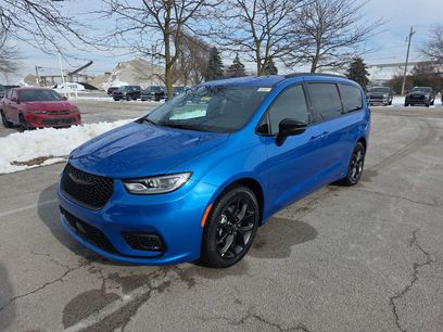 New 2026 Chrysler Pacifica Select