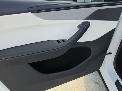 Used 2026 Tesla Model Y 2WD image 17