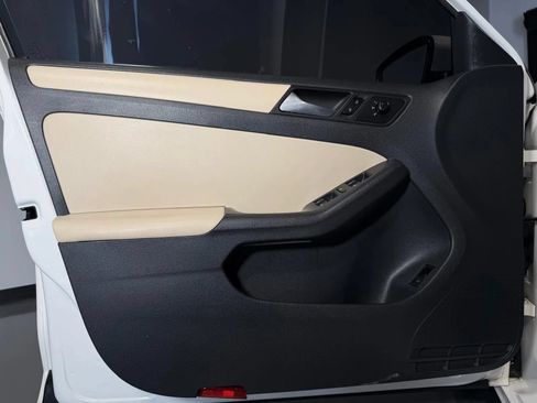 Used 2012 Volkswagen Jetta SE FWD image 21