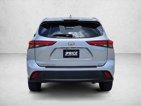 Used 2022 Toyota Highlander XLE FWD image 6