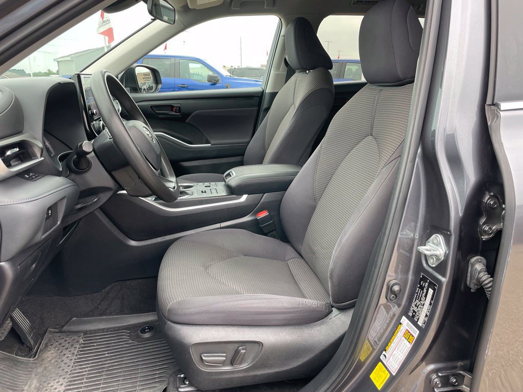 Used 2023 Toyota Highlander L AWD/4WD image 7