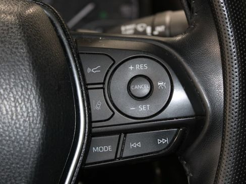Used 2018 Toyota Camry SE FWD image 16
