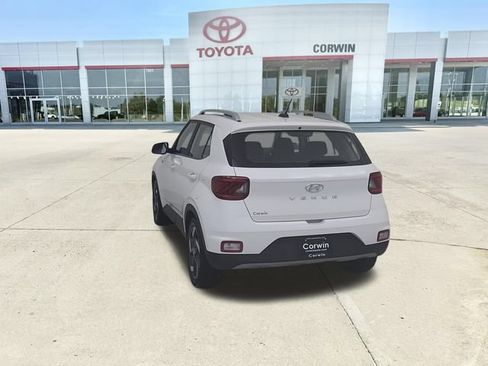 Used 2025 Hyundai Venue SEL FWD image 13