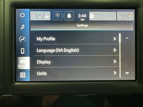 Used 2023 Chrysler Voyager LX image 30