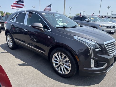 Used 2017 Cadillac XT5 Platinum w/ Driver Assist Package image 4
