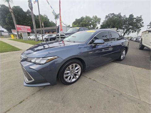 Used 2020 Toyota Avalon XLE w/ Moonroof Package FWD image 1