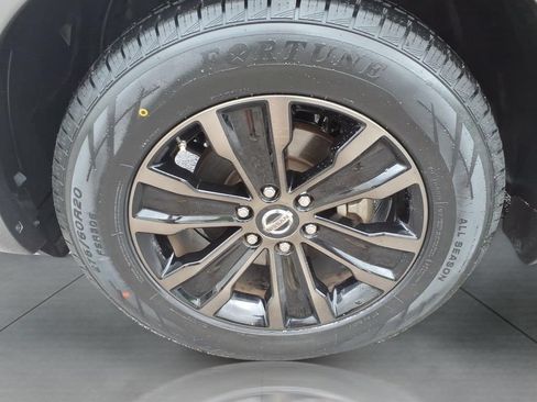 Used 2019 Nissan Armada Platinum w/ Captain's Chairs Package RWD image 9