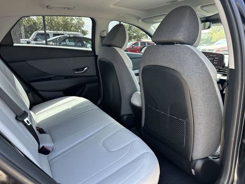 Used 2023 Hyundai Elantra Limited image 17