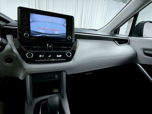 Certified 2022 Toyota Corolla Cross LE image 8