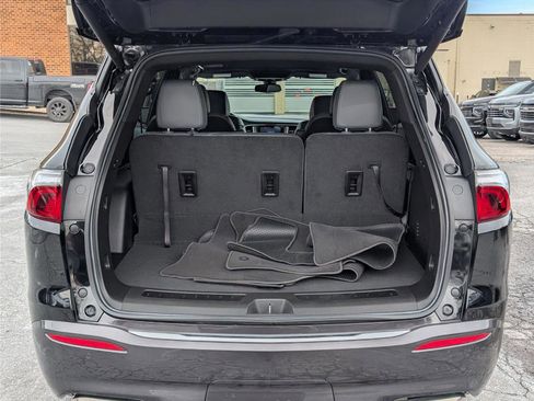 Used 2022 Buick Enclave Essence image 14