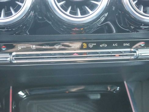 Used 2021 Mercedes-Benz GLA 250 4MATIC image 29