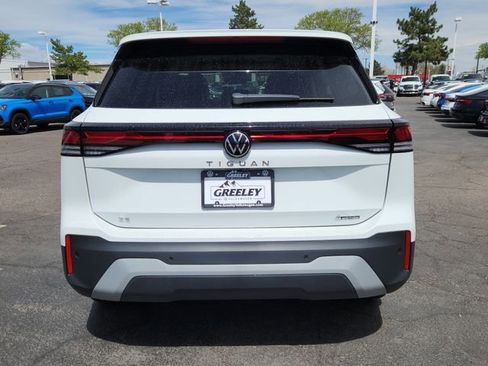 Certified 2025 Volkswagen Tiguan SE AWD/4WD image 10