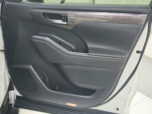 Used 2021 Toyota Highlander Platinum AWD/4WD image 28