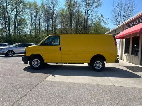 Used 2023 Chevrolet Express 2500 RWD image 9