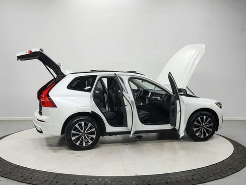 Used 2025 Volvo XC60 B5 Plus AWD/4WD image 16