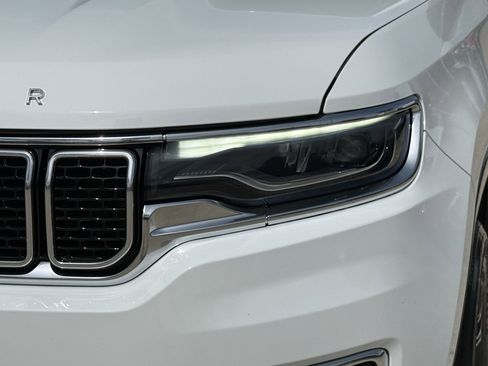 Used 2023 Jeep Wagoneer 4WD w/ Premium Group I image 11