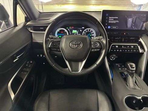 Used 2023 Toyota Venza XLE image 14