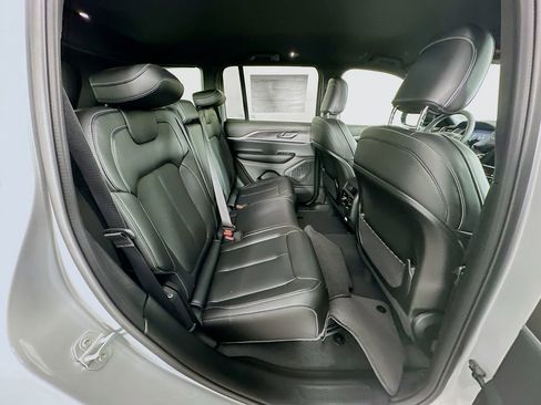 New 2025 Jeep Grand Cherokee Limited image 34