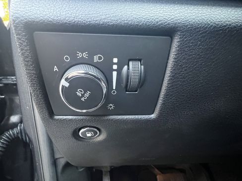 Used 2017 Jeep Grand Cherokee Overland image 15