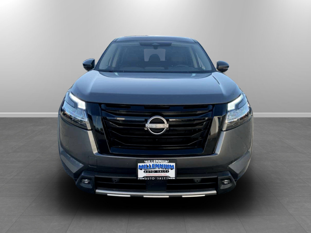 Used 2022 Nissan Pathfinder SL w/ Lighting Package (N92) AWD/4WD image 2