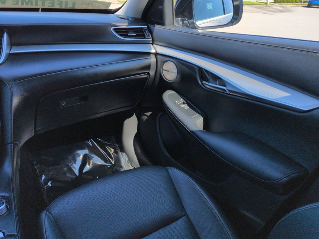 Used 2019 INFINITI QX50 Essential w/ Premium Heat Package FWD image 18