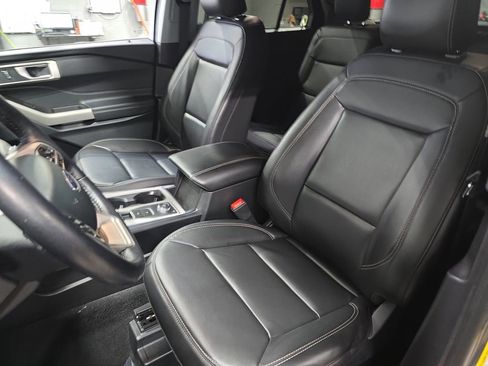 Used 2023 Ford Explorer XLT w/ Equipment Group 202A AWD/4WD image 18