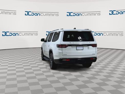 Used 2024 Jeep Wagoneer Series II AWD/4WD image 8