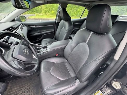 Used 2018 Toyota Camry XSE FWD image 10