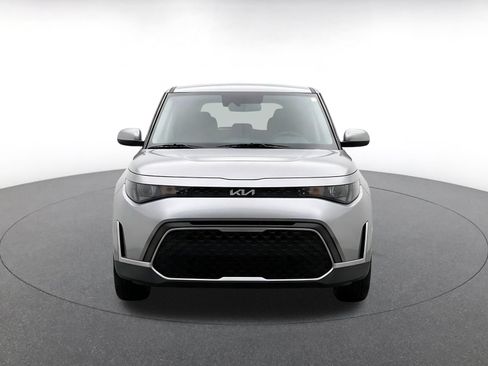 Used 2025 Kia Soul LX w/ LX Technology Package FWD image 2
