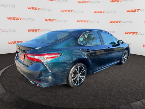 Used 2018 Toyota Camry LE image 5