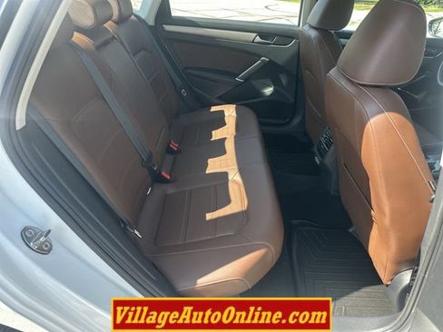 Used 2022 Volkswagen Passat 2.0T SE FWD image 38