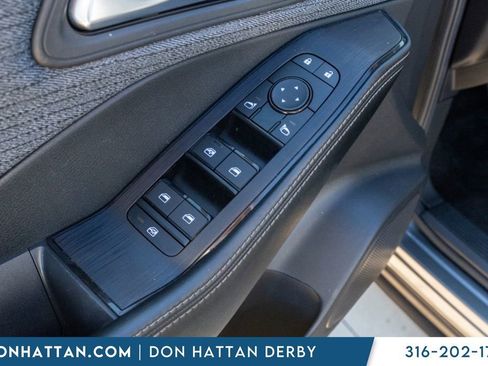 Used 2023 Nissan Rogue SV image 16