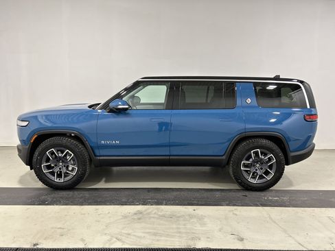 Used 2023 Rivian R1S Adventure AWD/4WD image 2