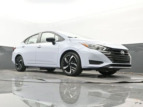 Used 2025 Nissan Versa SR w/ Electronics Package image 24