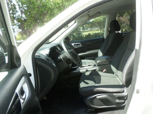 Used 2019 Nissan Pathfinder S image 21