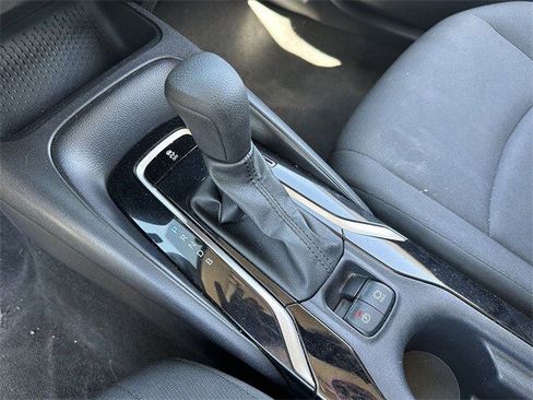Used 2022 Toyota Corolla LE image 20