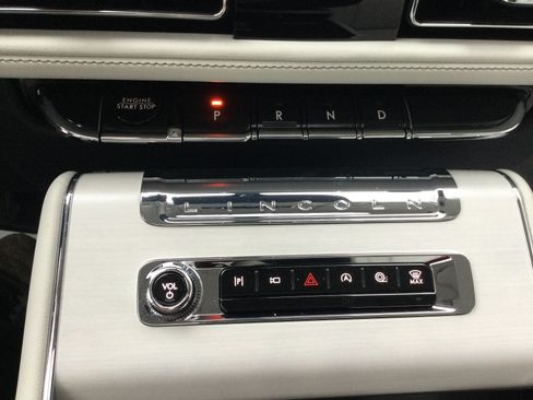 New 2026 Lincoln Aviator Reserve w/ Illumination Package AWD/4WD image 11