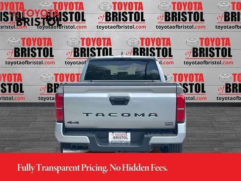 Used 2025 Toyota Tacoma TRD Sport AWD/4WD image 4