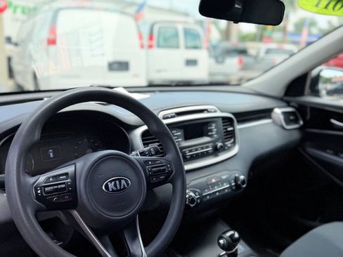 Used 2017 Kia Sorento L FWD image 21